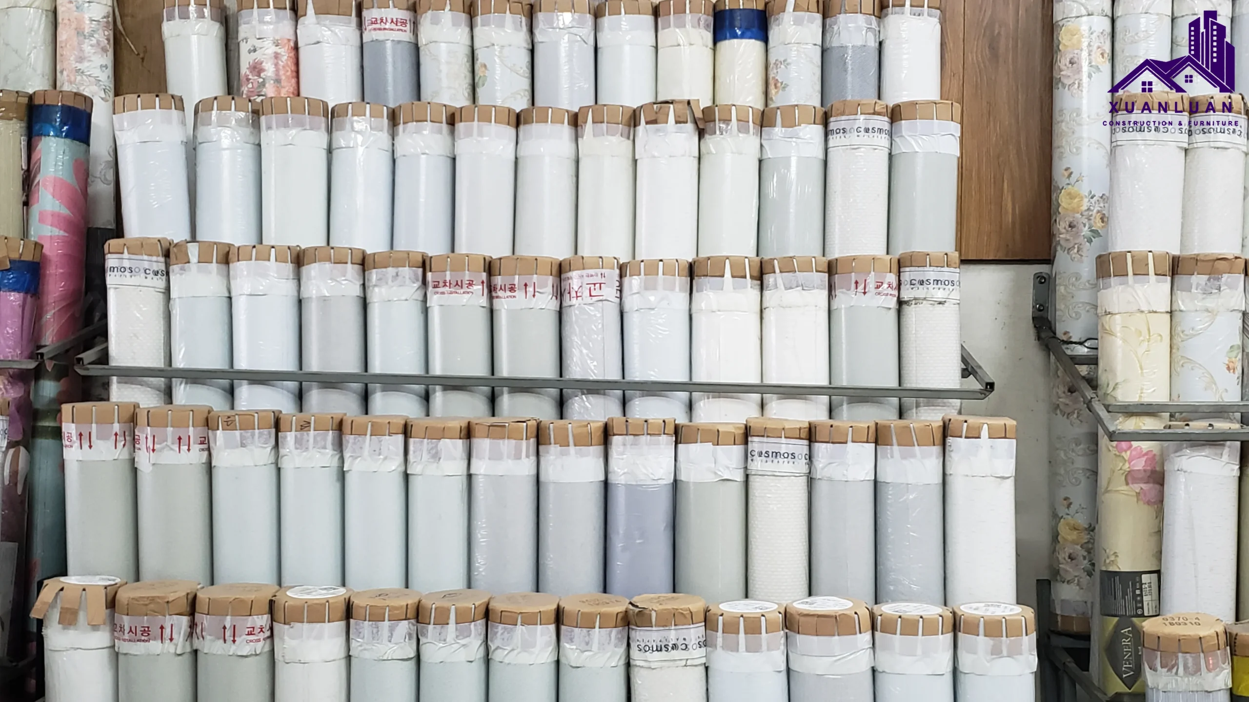 Giấy dán tường giá rẻ – Lựa chọn lý tưởng cho không gian sống